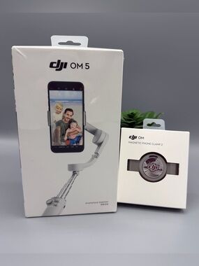 DJI Bundle OM 5 Compact 3 Axis Smartphone Gimbal Stabilizer Magnetic Phone Clamp